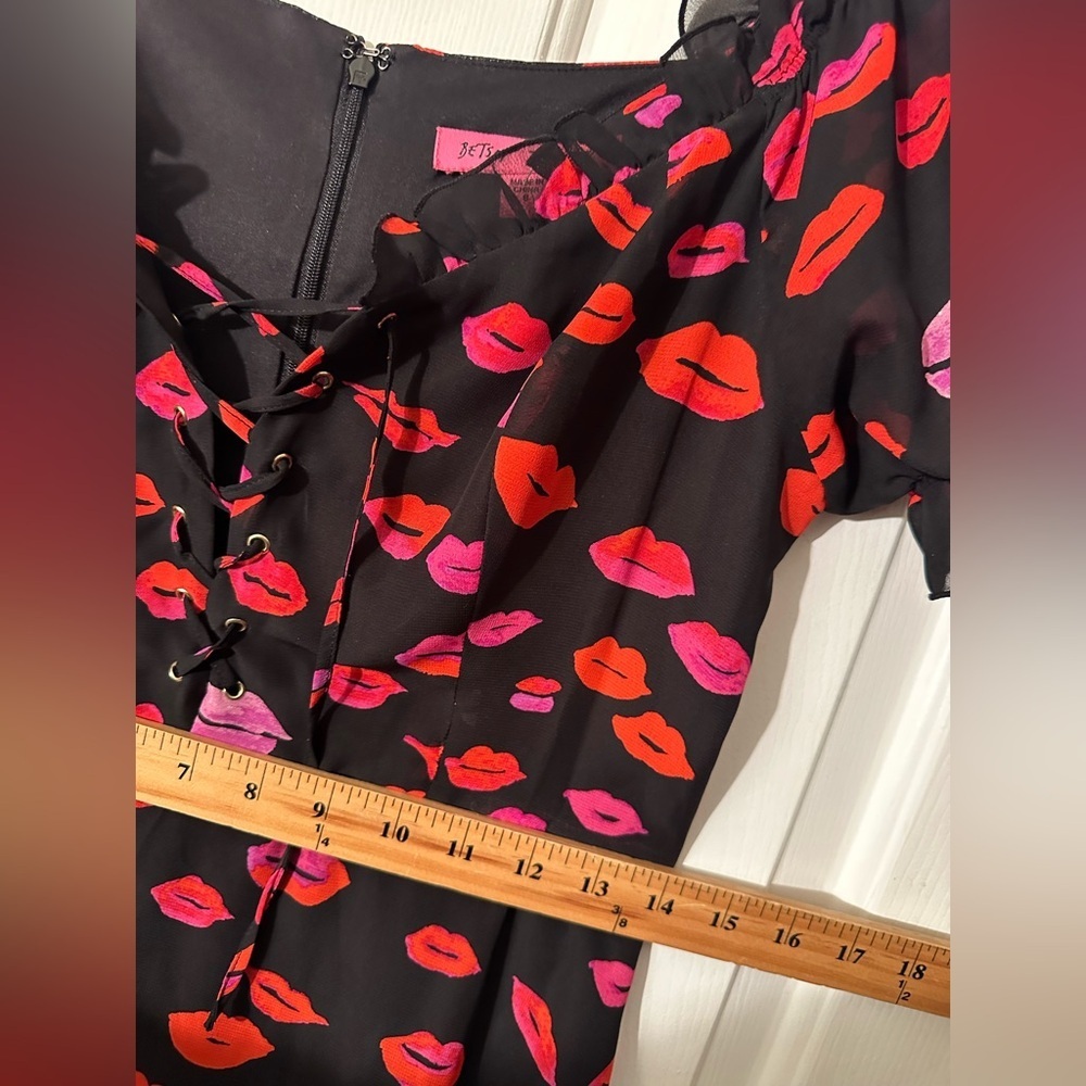 BETSEY JOHNSON 8 Y2K Valentine’s Day Kiss Lipstick Lace Up Sheer Puff Sleeves 💋 - Picture 12 of 14
